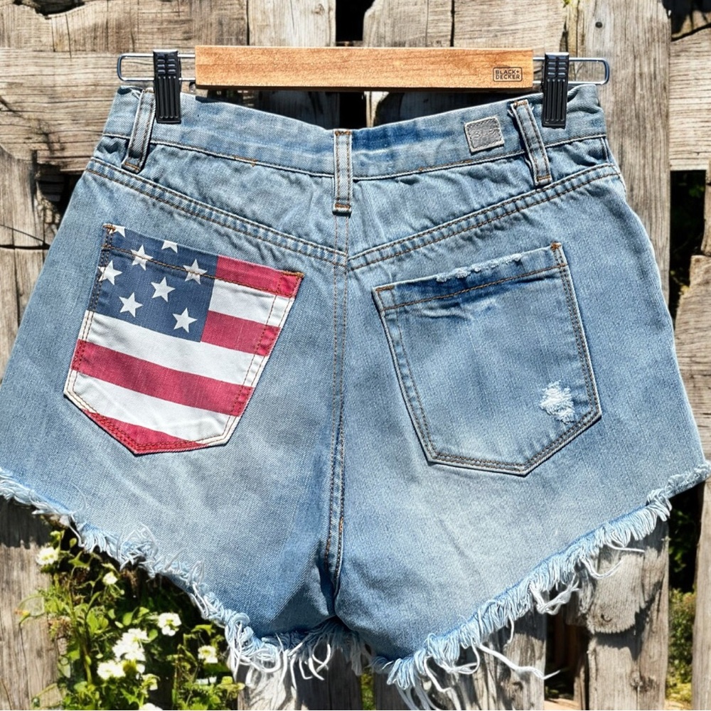 SL8 distressed Ripped American Flag 🇺🇸 Denim Shorts